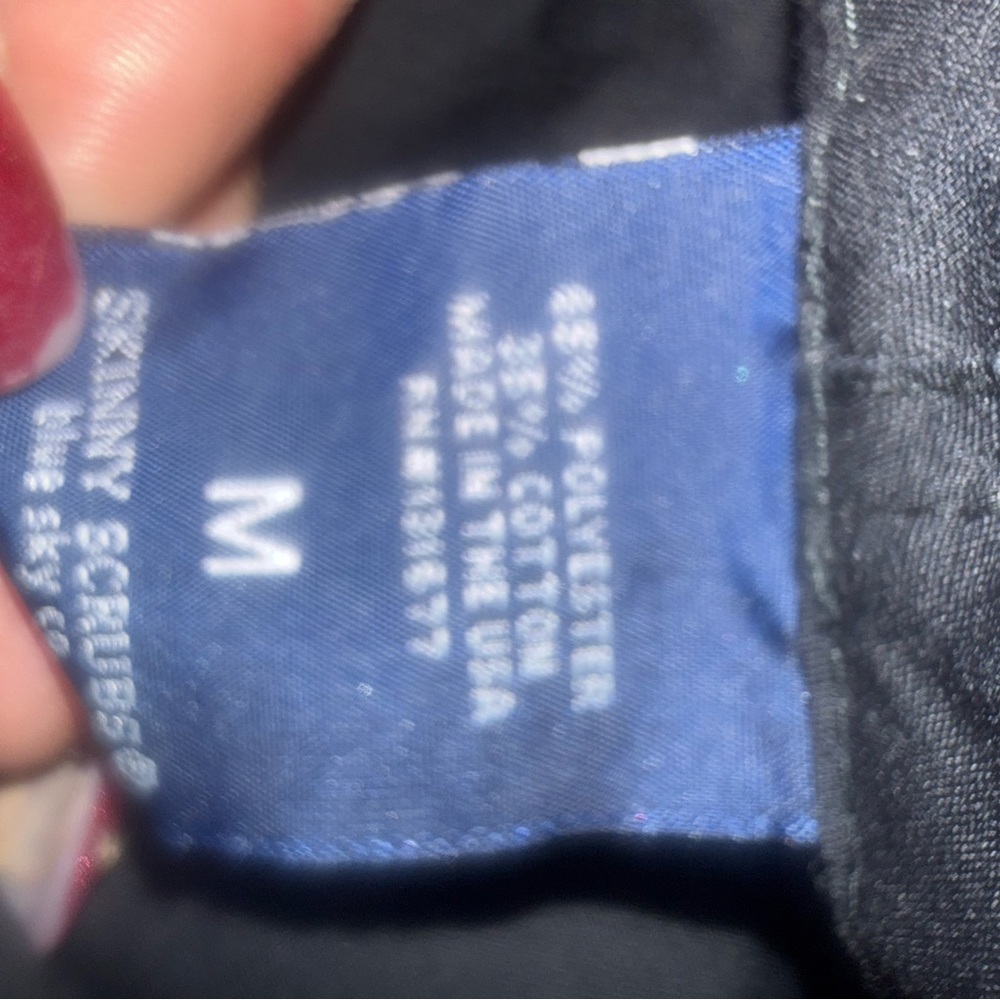 Very Gently Preowned Blue Sky Shelby Black/White Skinny Scrub Set - Picture 12 of 14